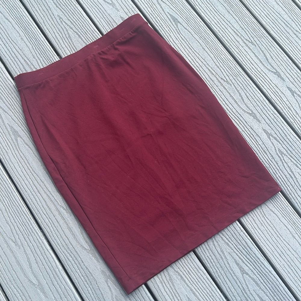 ❄️ Stretchy Maroon Knee Length Pencil Skirt